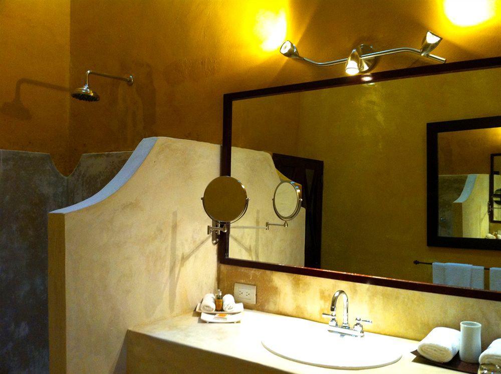Hotel Hacienda Merida Vip Bagian luar foto