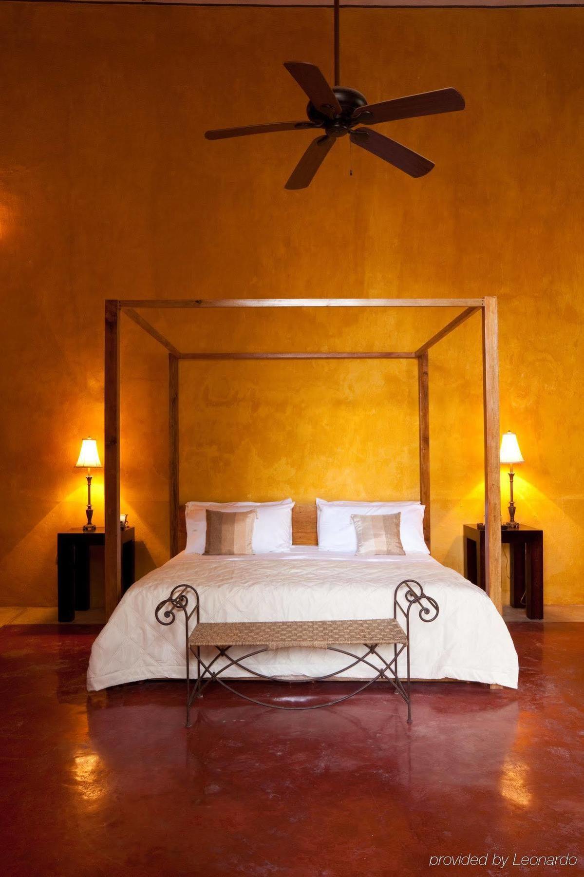 Hotel Hacienda Merida Vip Bagian luar foto